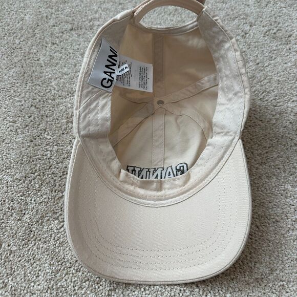 GANNI Software Heavy Cotton Cap Egret One Size in Neutral